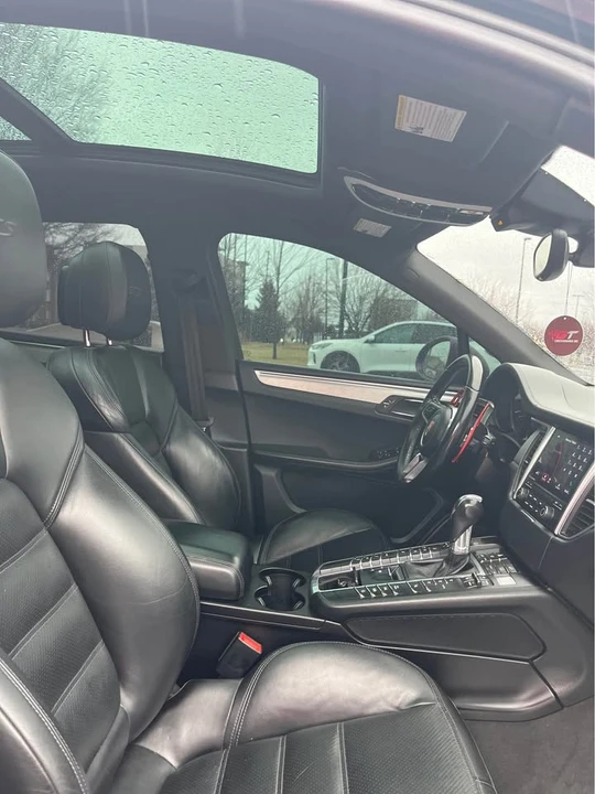 2018 Porsche Macan - Image 9 of 14