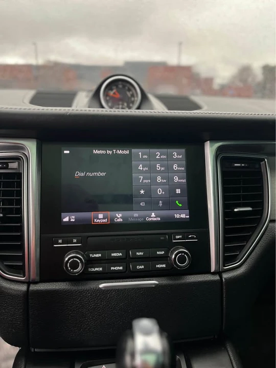2018 Porsche Macan - Image 11 of 14