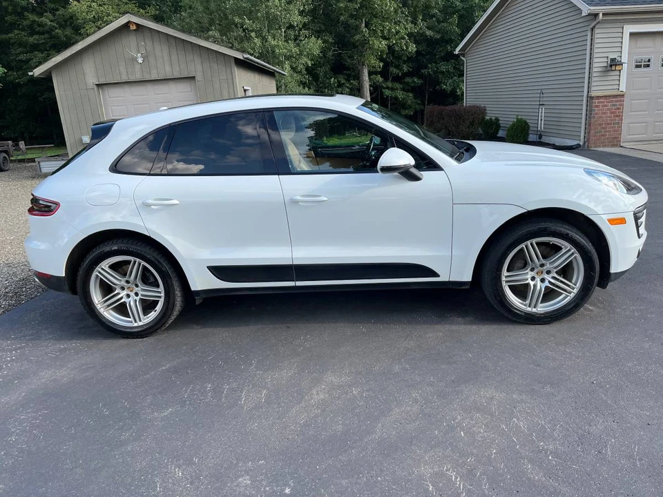 2018 Porsche Macan - Image 12 of 14
