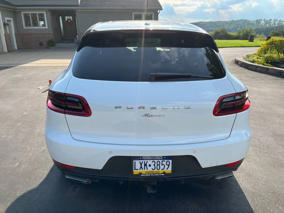 2018 Porsche Macan - Image 11 of 14
