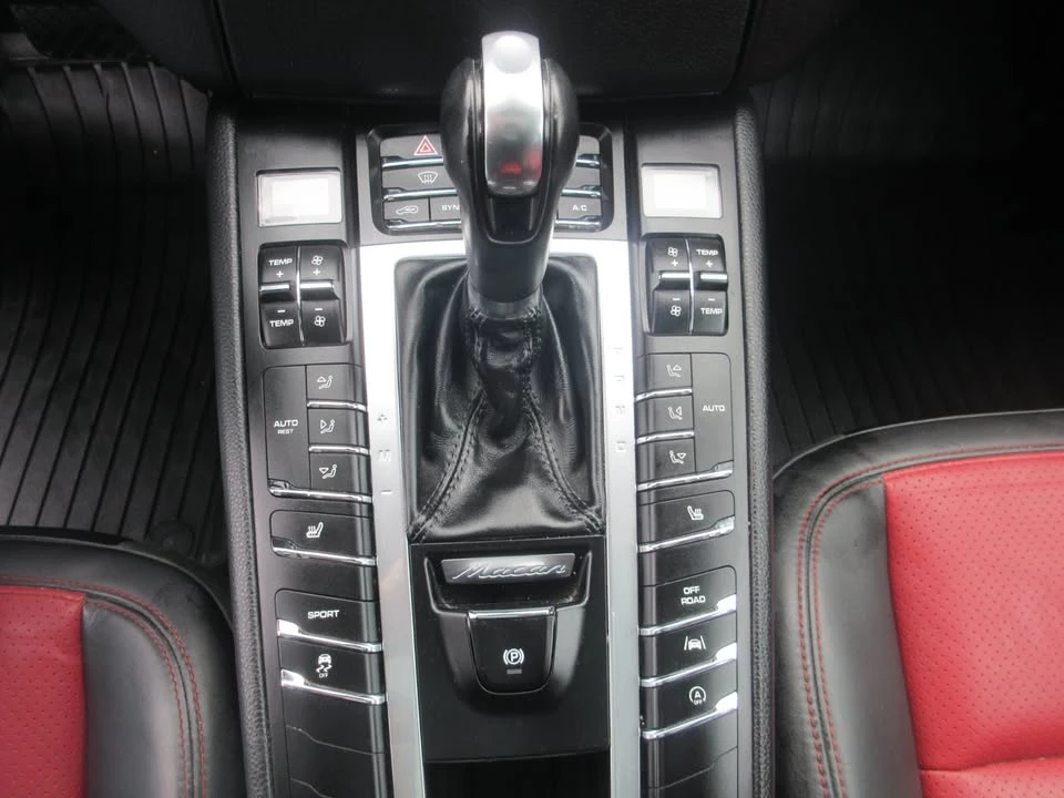 2018 Porsche Macan - Image 17 of 20