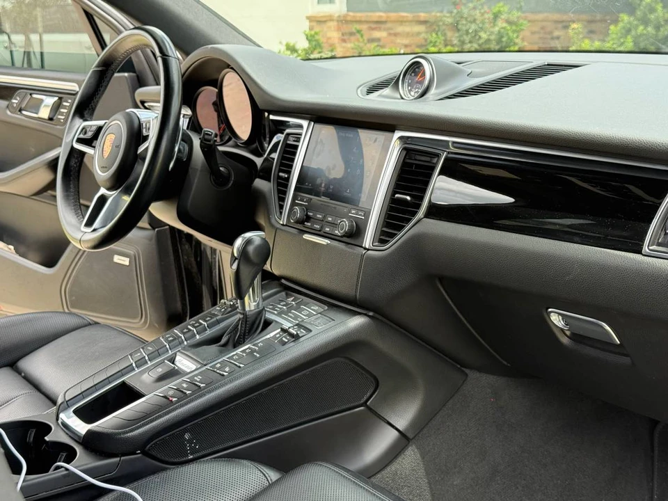 2018 Porsche Macan - Image 12 of 13