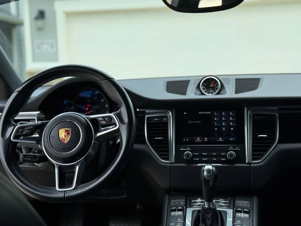 2018 Porsche Macan - Image 11 of 13
