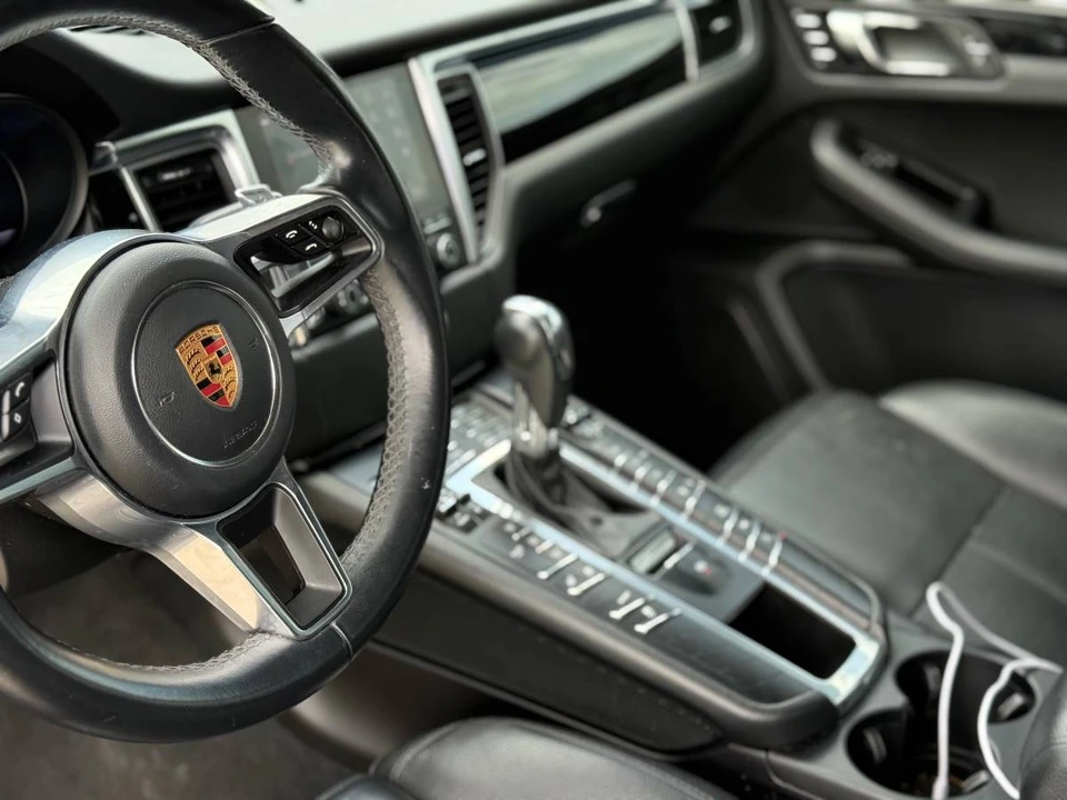 2018 Porsche Macan - Image 9 of 13