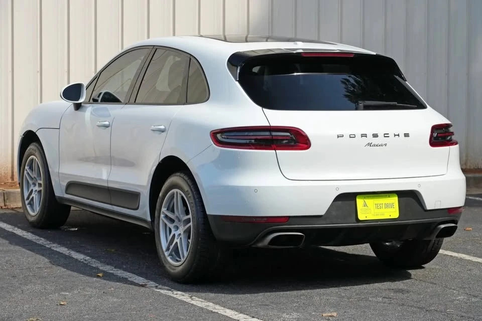 2018 Porsche Macan - Image 17 of 20