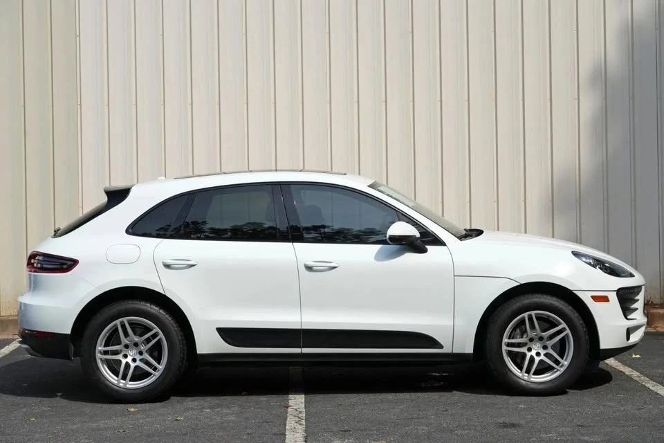 2018 Porsche Macan - Image 18 of 20