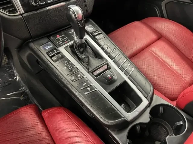 2018 Porsche Macan - Image 13 of 19