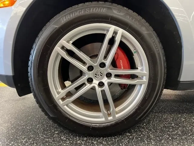 2018 Porsche Macan - Image 17 of 19