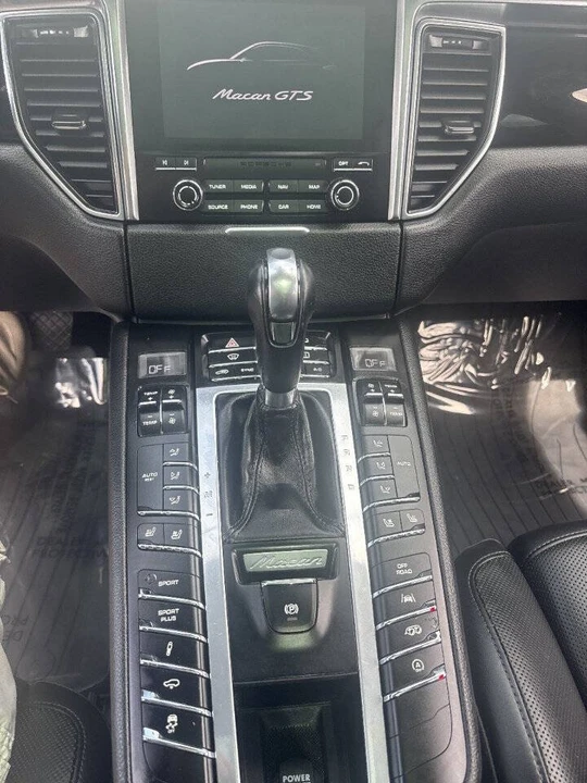 2018 Porsche Macan - Image 15 of 20