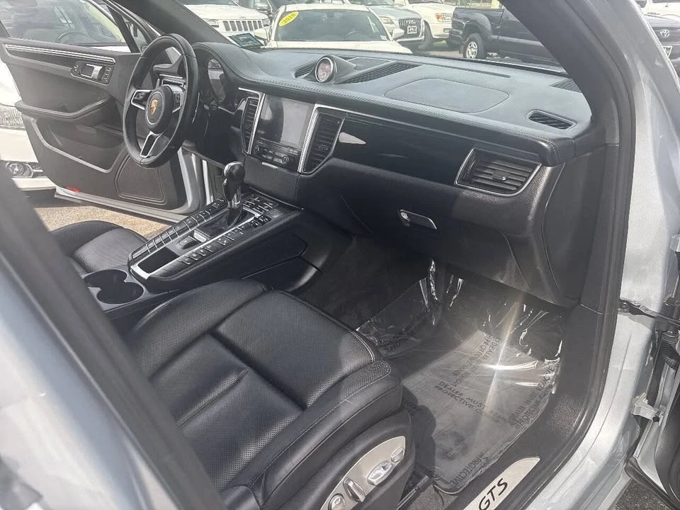 2018 Porsche Macan - Image 10 of 20