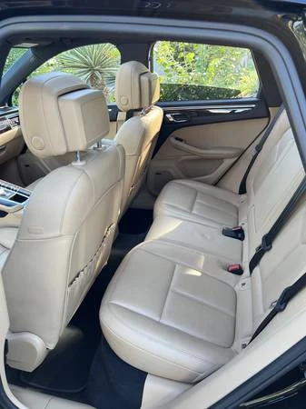 2018 Porsche Macan - Image 9 of 21
