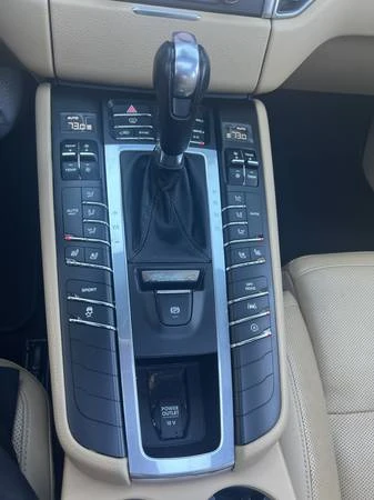 2018 Porsche Macan - Image 14 of 21