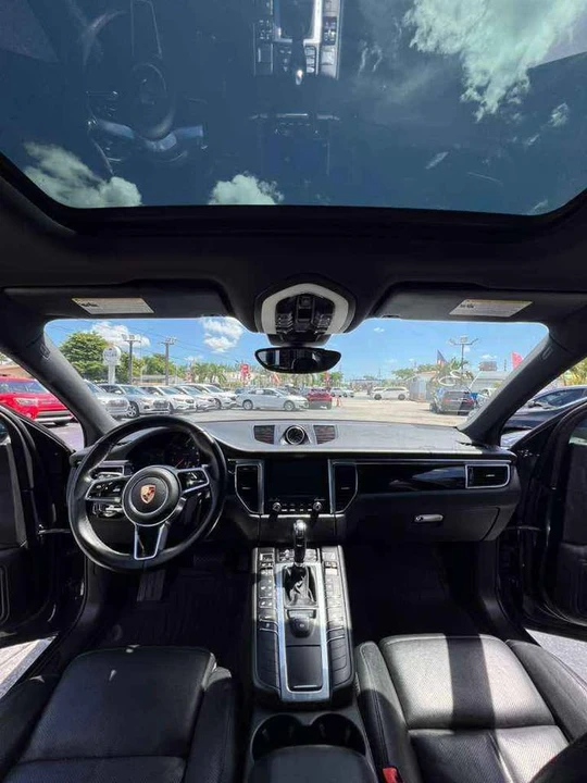 2018 Porsche Macan - Image 8 of 10