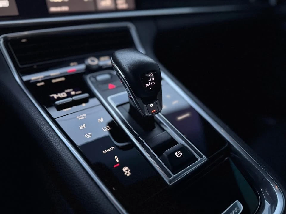 2018 Porsche 971 Panamera - Image 17 of 18