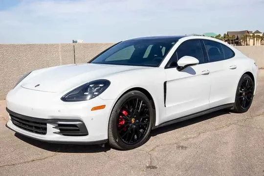 2018 Porsche Panamera 4 Sedan