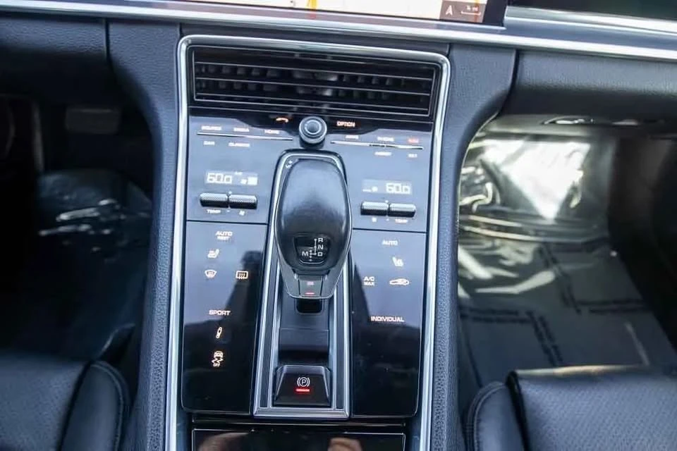 2018 Porsche 971 Panamera - Image 19 of 20