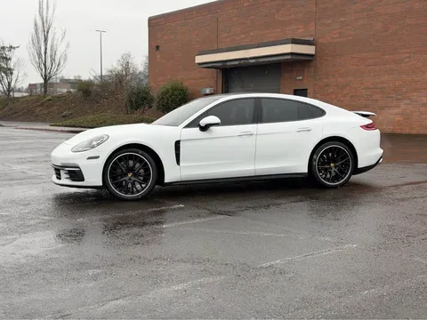 2018 Porsche Panamera 4