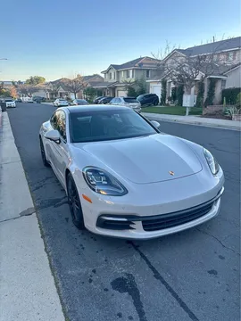 2018 Porsche Panamera 4