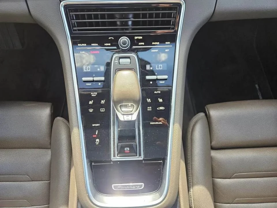 2018 Porsche 971 Panamera - Image 12 of 20