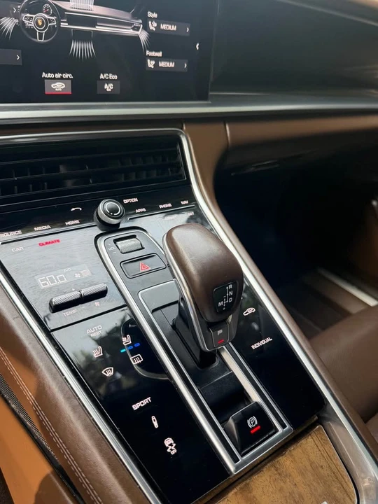 2018 Porsche 971 Panamera - Image 17 of 20