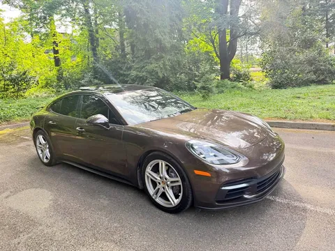 2018 Porsche Panamera 4