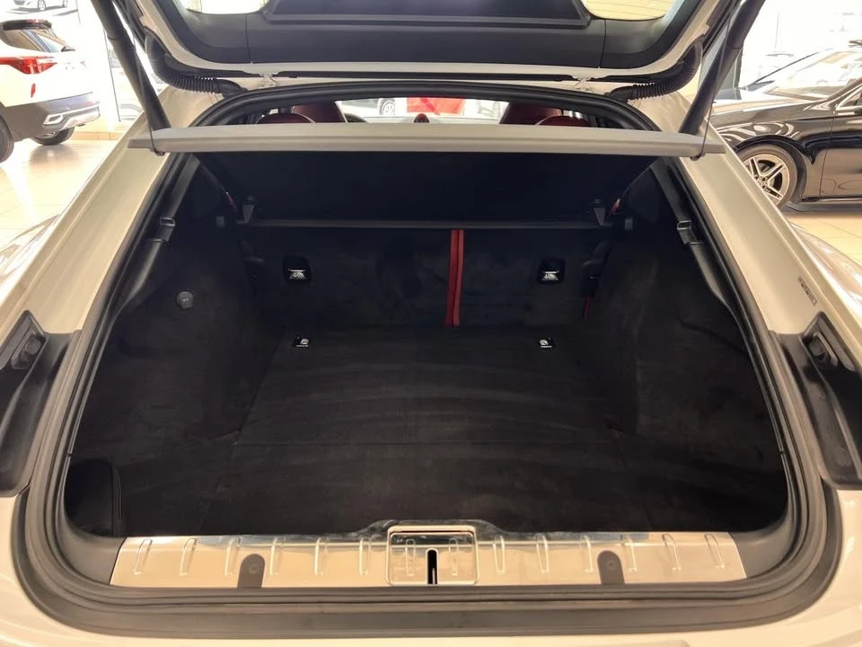 2018 Porsche 971 Panamera - Image 8 of 20