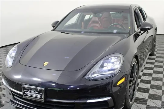 2018 Porsche Panamera 4