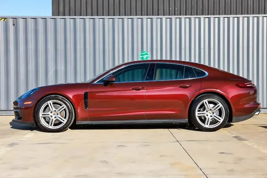 2018 Porsche Panamera 4