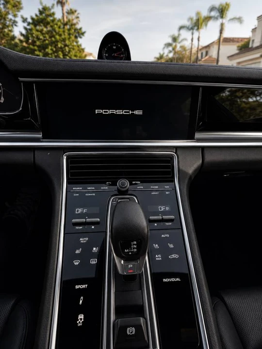 2018 Porsche 971 Panamera - Image 9 of 14