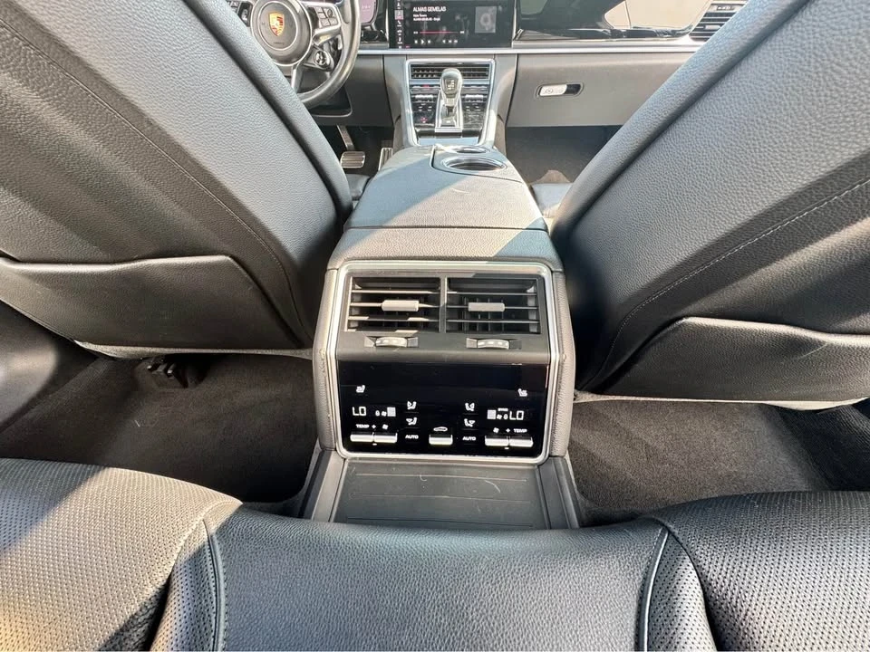 2018 Porsche 971 Panamera - Image 12 of 14