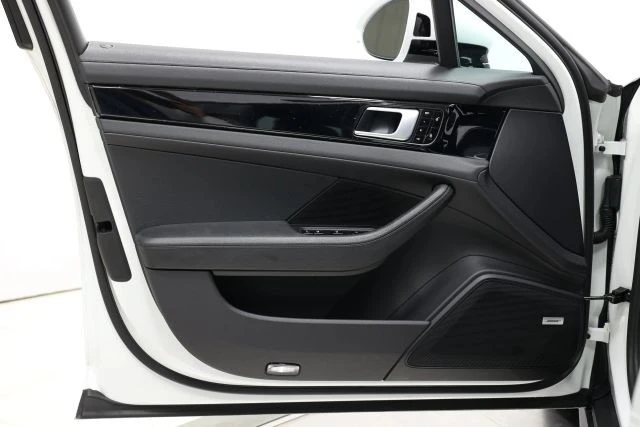 2018 Porsche 971 Panamera - Image 9 of 12