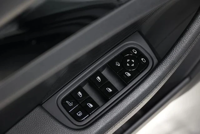 2018 Porsche 971 Panamera - Image 11 of 12