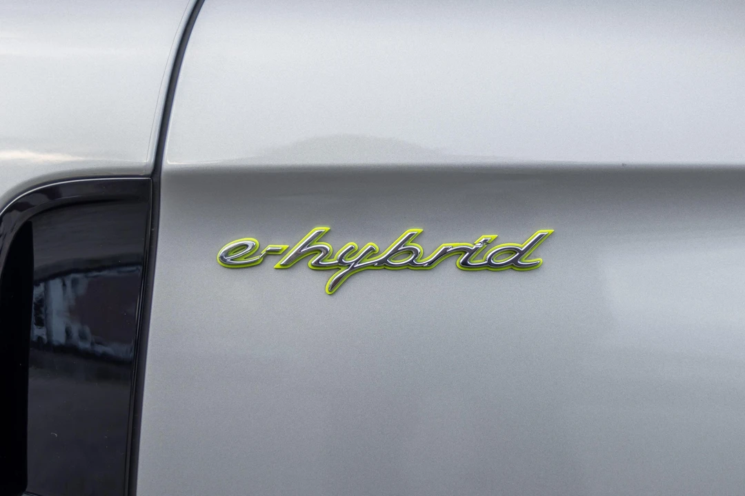 2018 Porsche 971 Panamera - Image 16 of 31