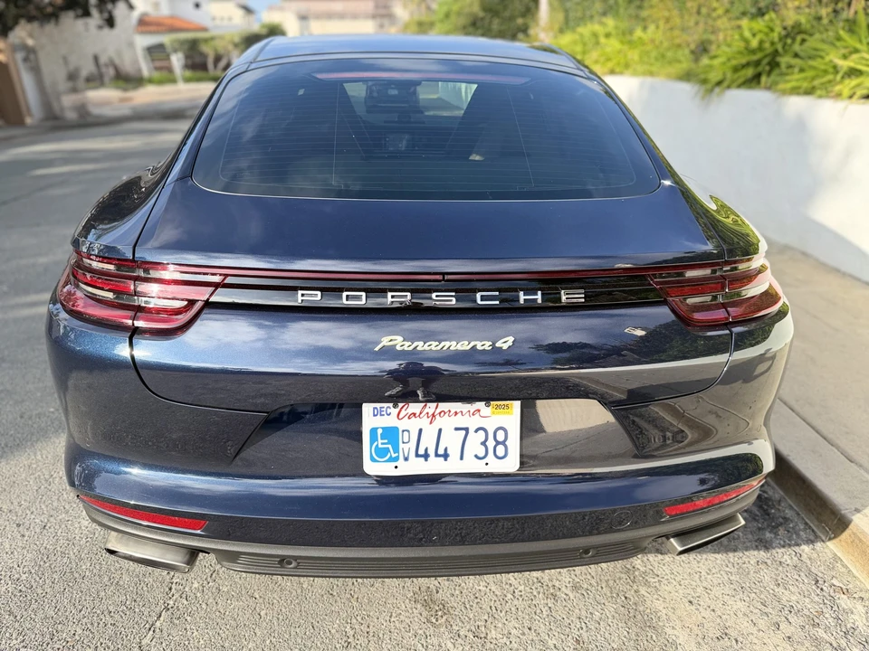 2018 Porsche 971 Panamera - Image 8 of 31
