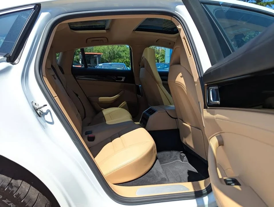 2018 Porsche 971 Panamera - Image 10 of 15