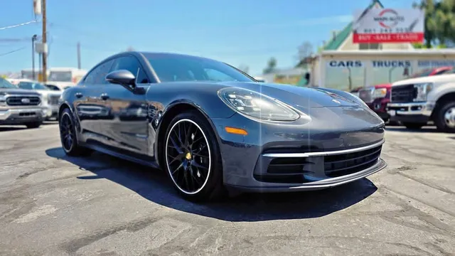 2018 Porsche Panamera 4