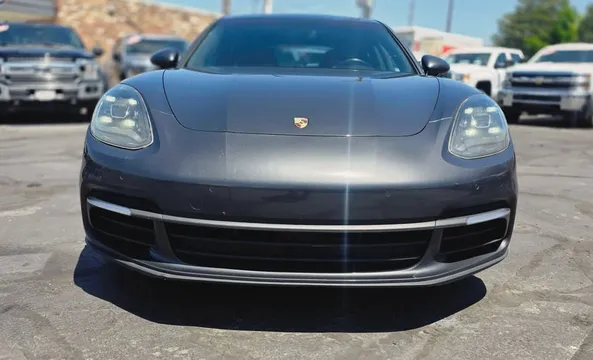 2018 Porsche Panamera 4