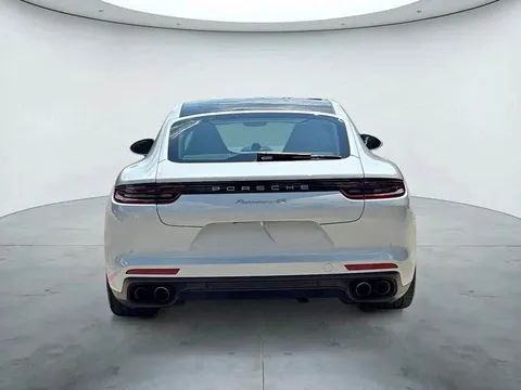 2018 Porsche Panamera 4 Sedan