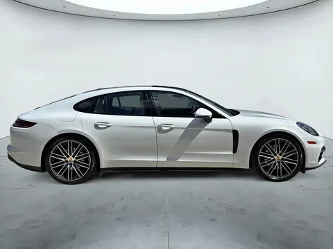 2018 Porsche Panamera 4 Sedan