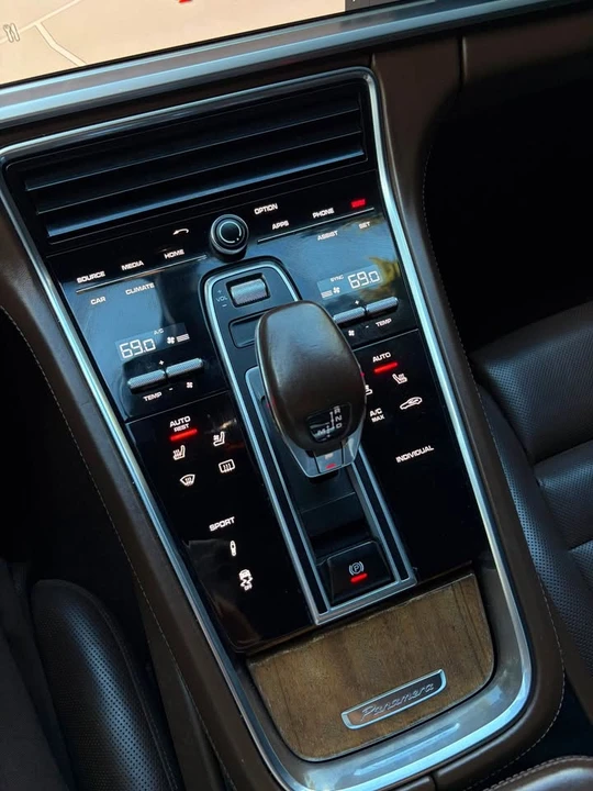 2018 Porsche 971 Panamera - Image 11 of 20