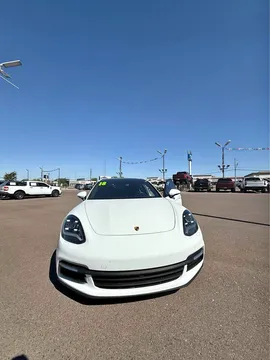 2018 Porsche Panamera 4 Sedan