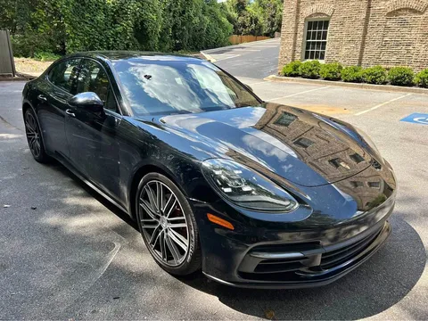 2018 Porsche Panamera 4 Sedan