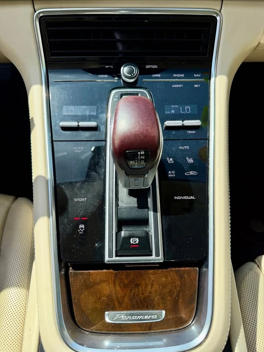 2018 Porsche 971 Panamera - Image 10 of 11