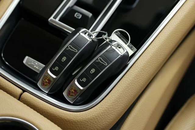 2018 Porsche 971 Panamera - Image 6 of 12