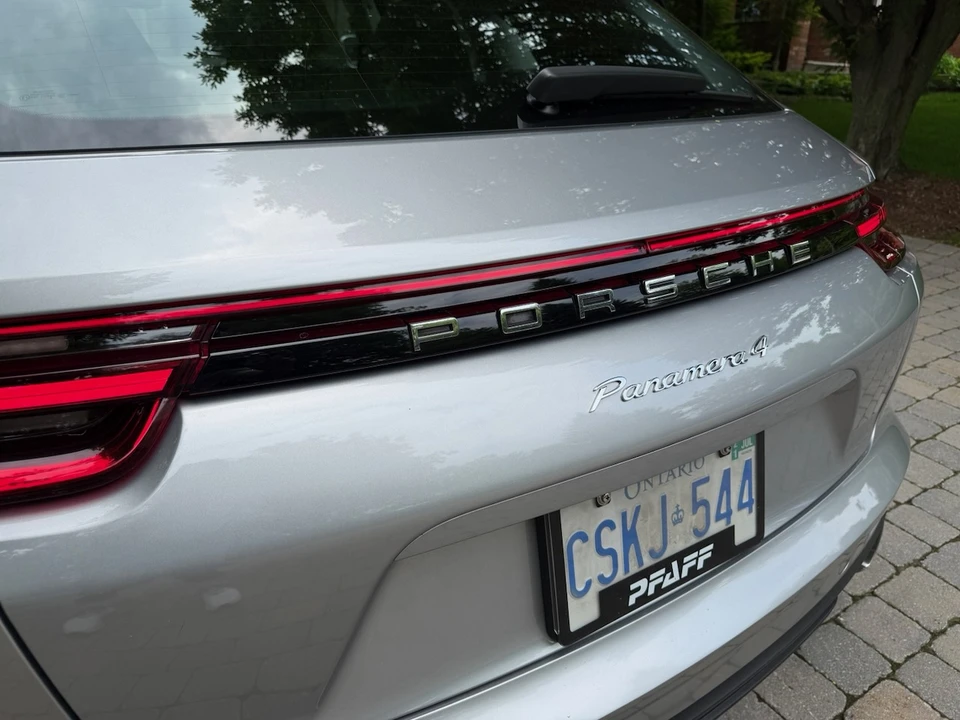 2018 Porsche 971 Panamera Sport Turismo - Image 24 of 31
