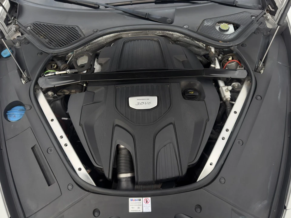 2018 Porsche 971 Panamera - Image 9 of 12