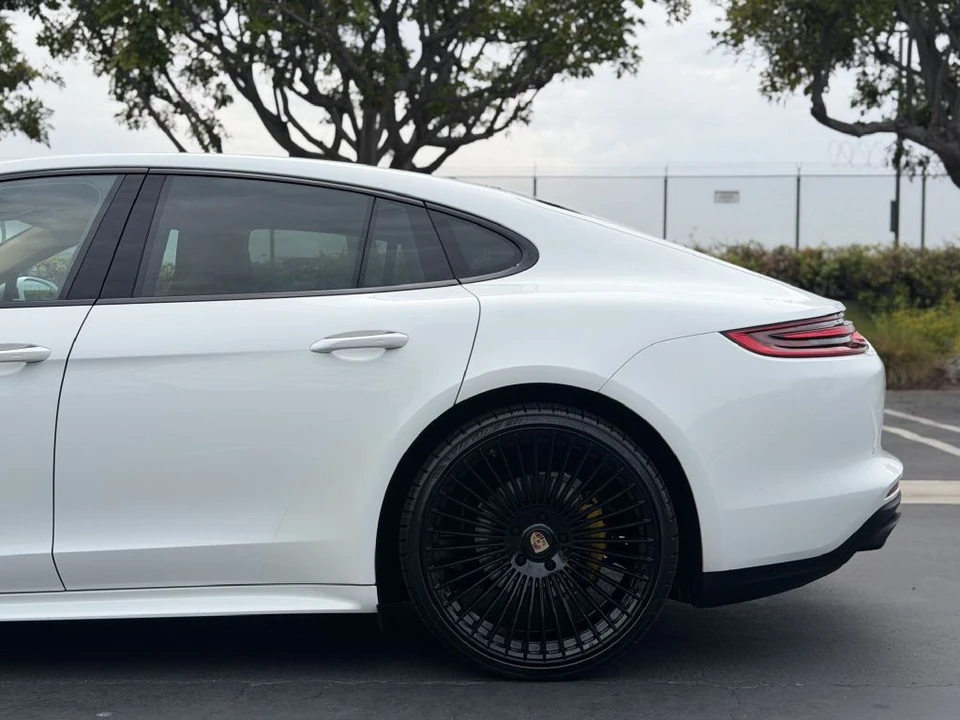 2018 Porsche 971 Panamera - Image 11 of 25