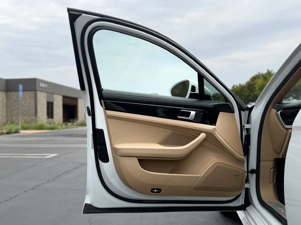 2018 Porsche 971 Panamera - Image 12 of 25