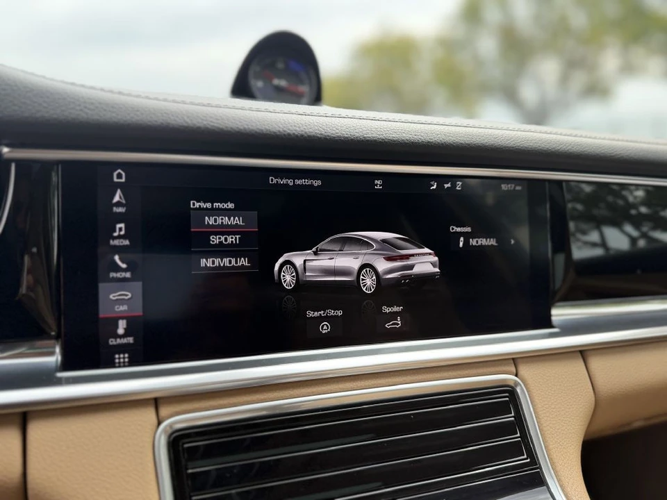 2018 Porsche 971 Panamera - Image 24 of 25