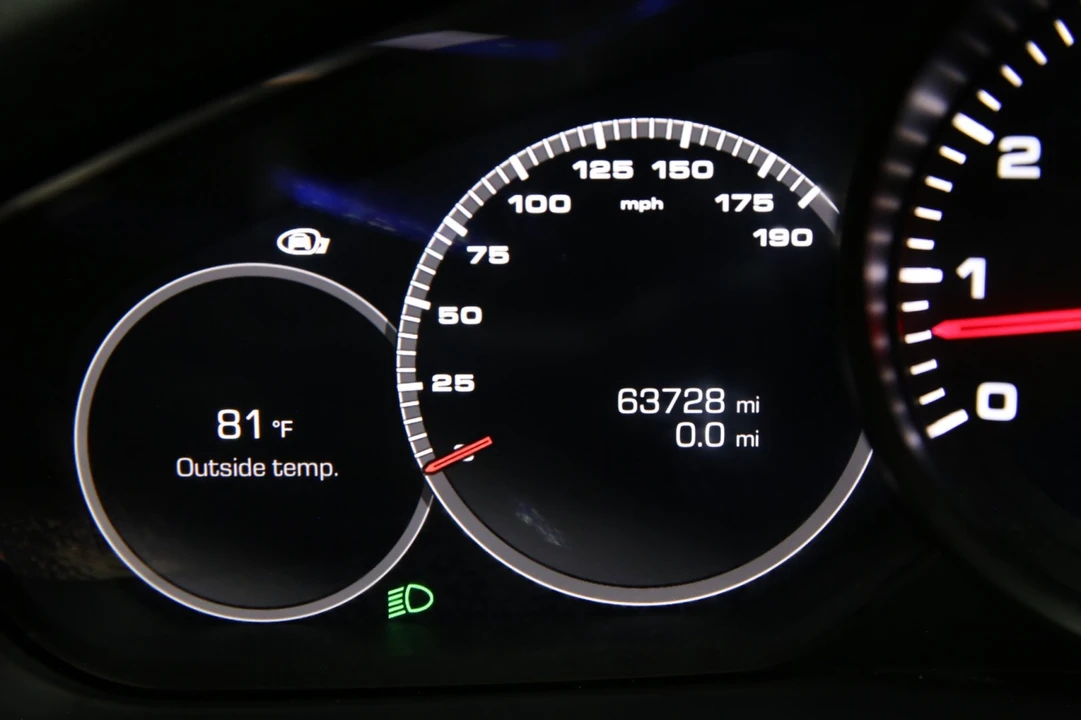 2018 Porsche 971 Panamera - Image 8 of 31